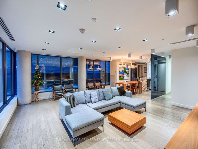 1301 - 111 Bathurst St