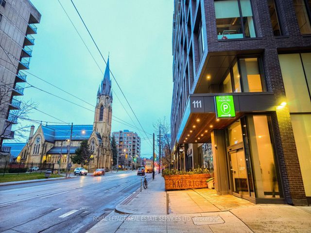 1301 - 111 Bathurst St