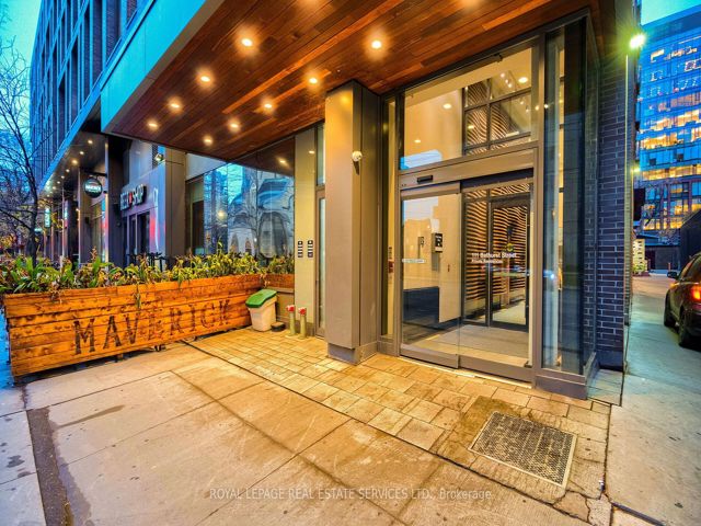1301 - 111 Bathurst St