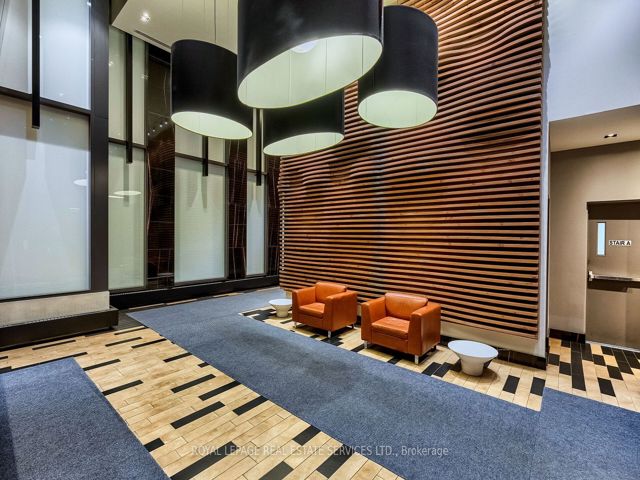 1301 - 111 Bathurst St