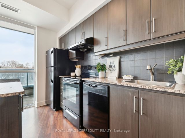 321 - 35 Brian Peck Cres
