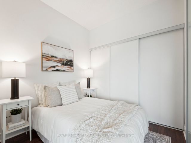321 - 35 Brian Peck Cres