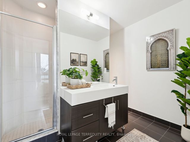 321 - 35 Brian Peck Cres