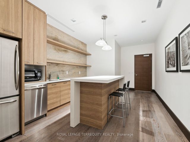321 - 35 Brian Peck Cres