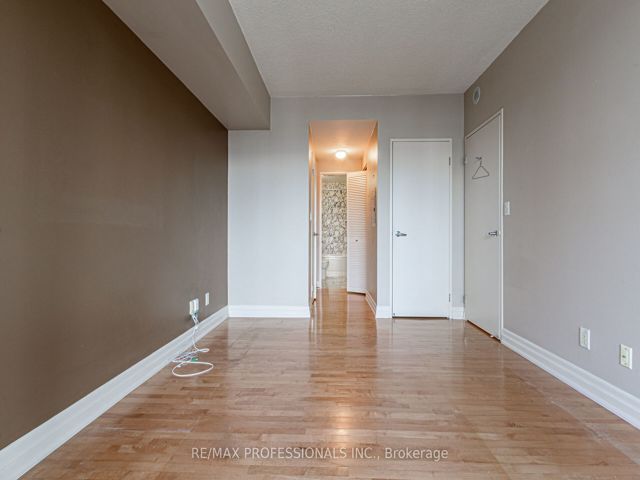 1007 - 70 Alexander St