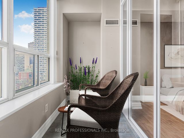 1007 - 70 Alexander St