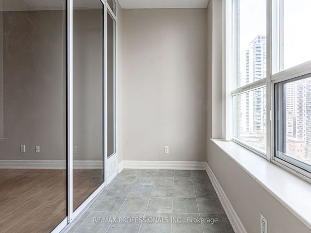 1007 - 70 Alexander St