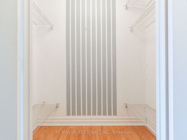 1007 - 70 Alexander St