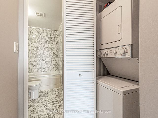 1007 - 70 Alexander St