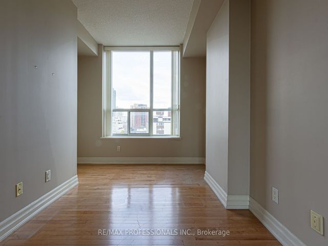 1007 - 70 Alexander St