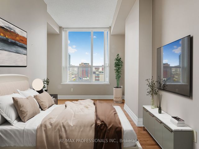 1007 - 70 Alexander St