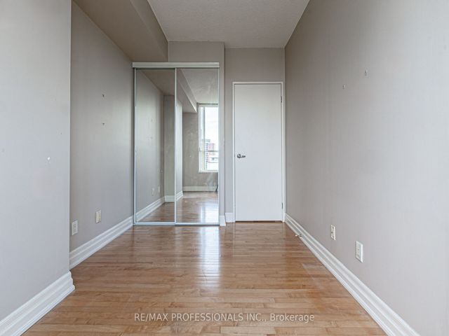 1007 - 70 Alexander St