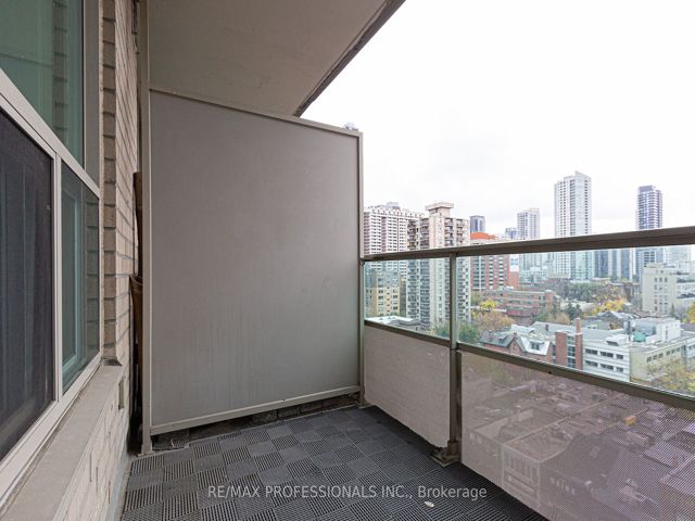 1007 - 70 Alexander St