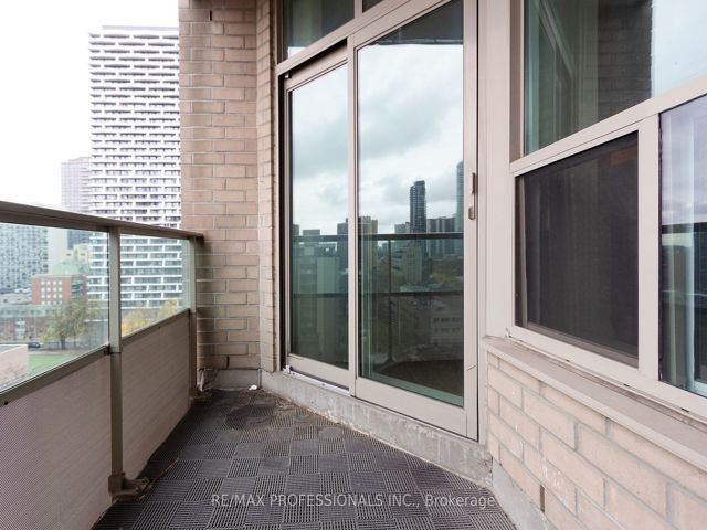 1007 - 70 Alexander St