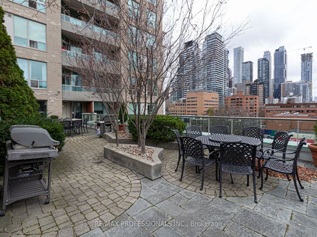 1007 - 70 Alexander St