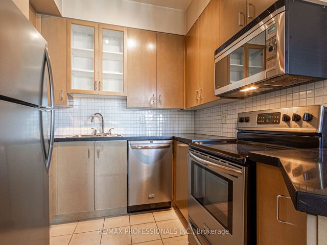 1007 - 70 Alexander St