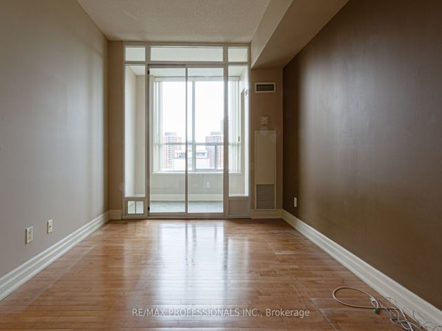 1007 - 70 Alexander St