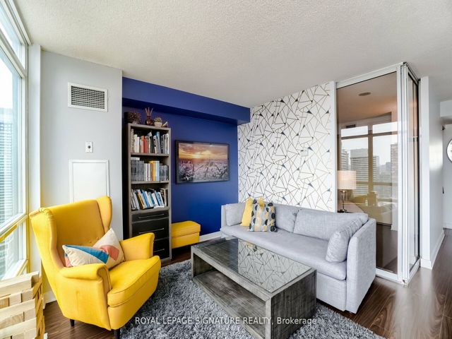 3806 - 397 Front St W