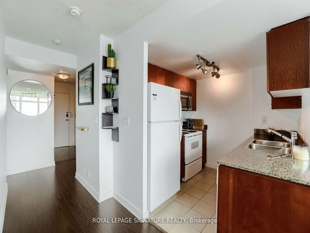 3806 - 397 Front St W