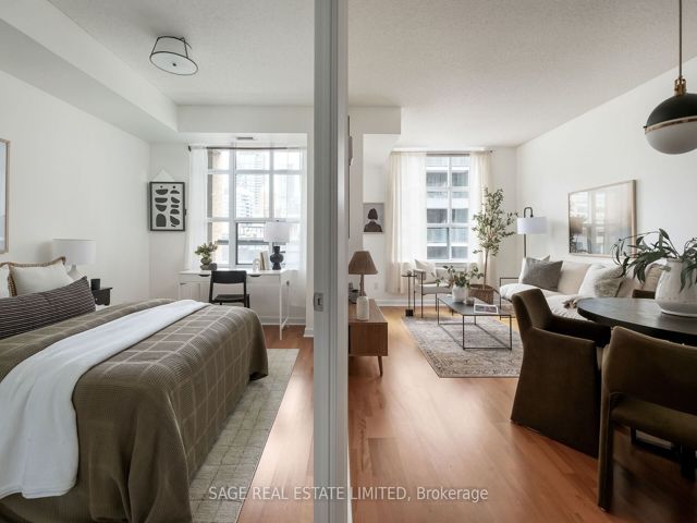 919 - 438 Richmond St W