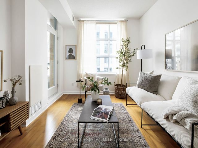 919 - 438 Richmond St W