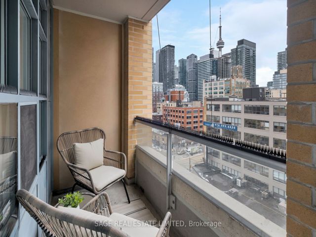 919 - 438 Richmond St W