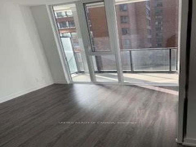 513 - 20 Edward St W