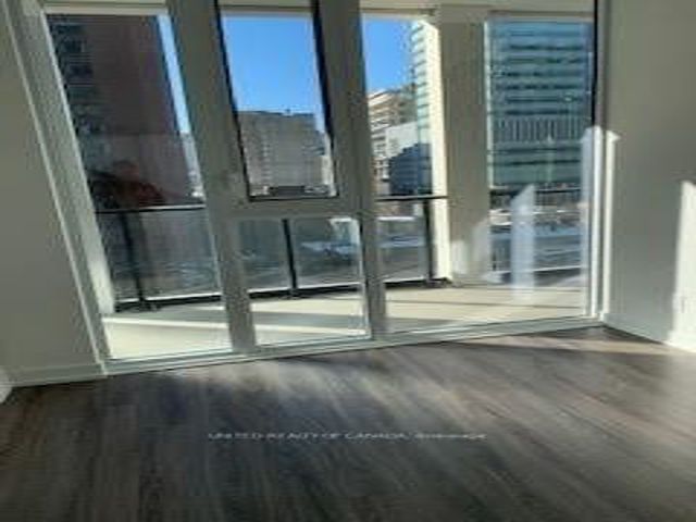513 - 20 Edward St W