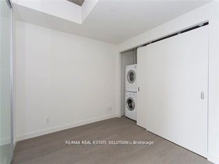 407 - 111 Bathurst St