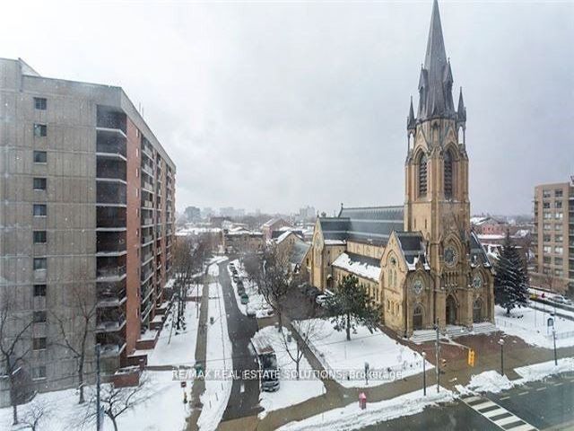 407 - 111 Bathurst St