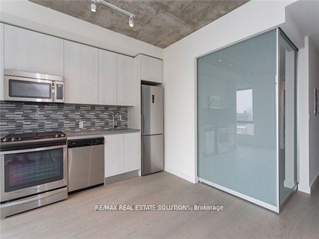 407 - 111 Bathurst St
