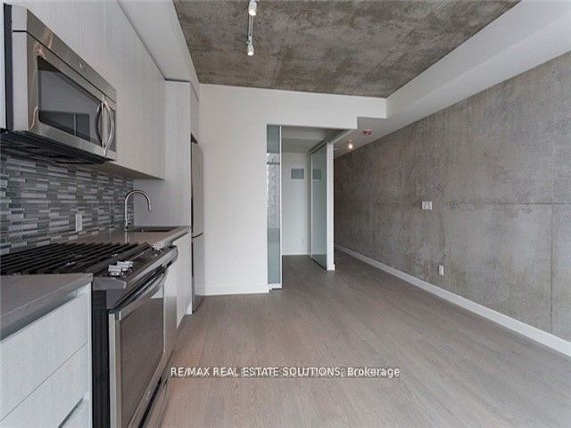 407 - 111 Bathurst St