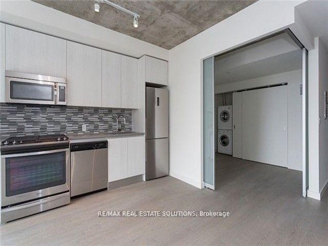 407 - 111 Bathurst St