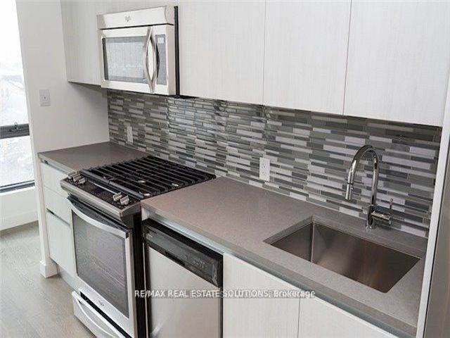 407 - 111 Bathurst St