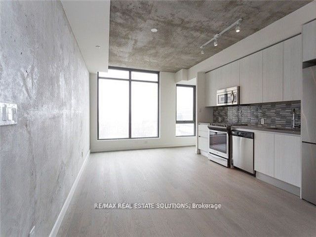 407 - 111 Bathurst St