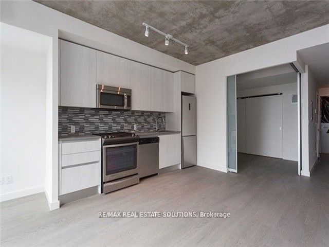 407 - 111 Bathurst St