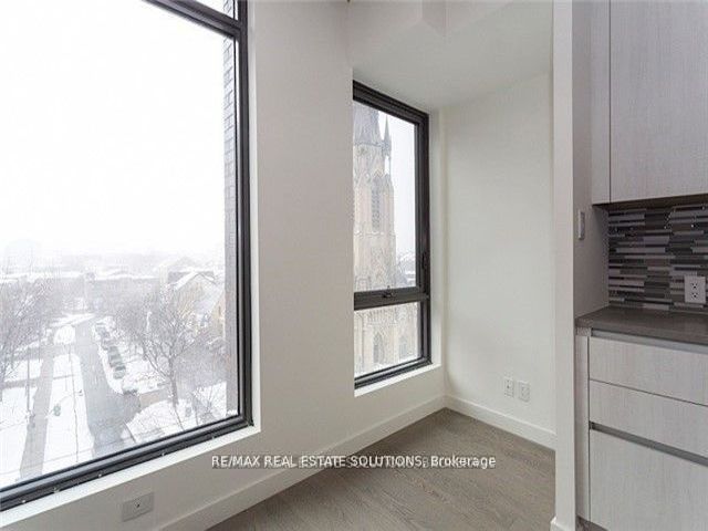 407 - 111 Bathurst St