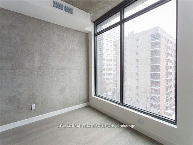 407 - 111 Bathurst St