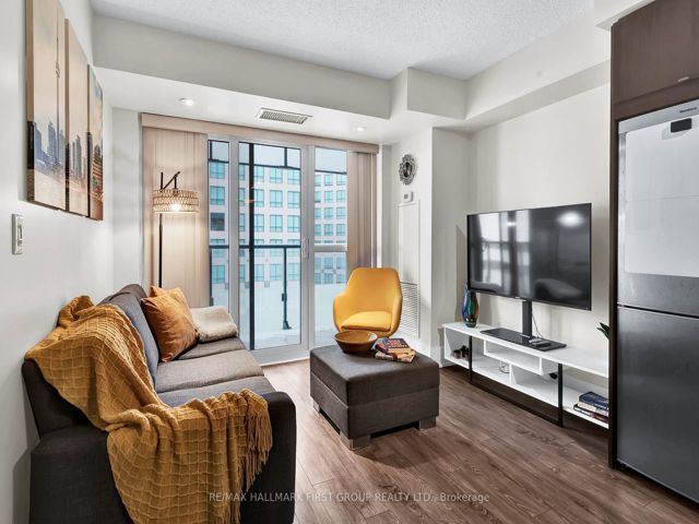 501 - 300 Front St W