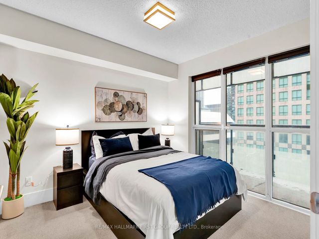 501 - 300 Front St W