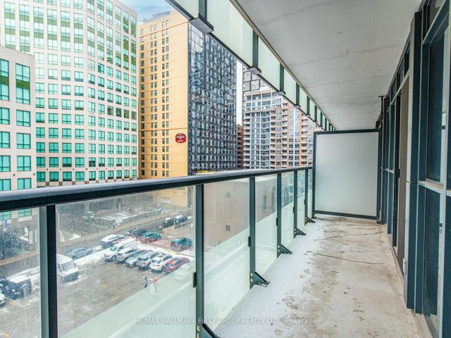 501 - 300 Front St W