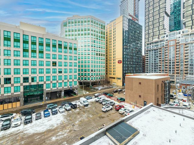 501 - 300 Front St W
