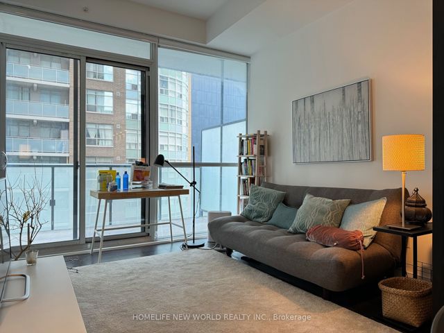 408 - 15 Grenville St