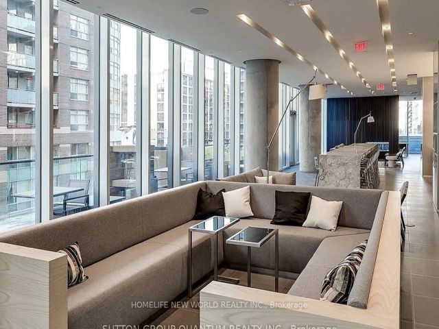 408 - 15 Grenville St