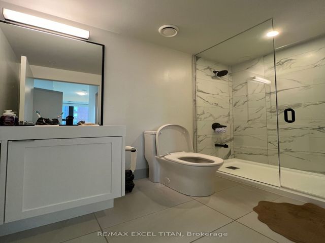 319 - 250 Lawrence Ave W