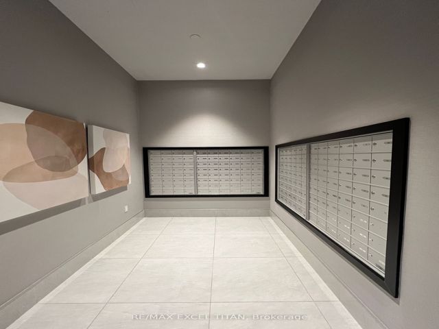 319 - 250 Lawrence Ave W