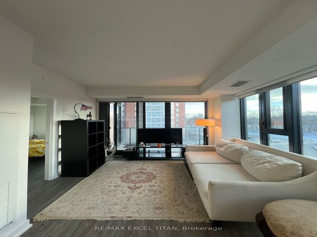 319 - 250 Lawrence Ave W