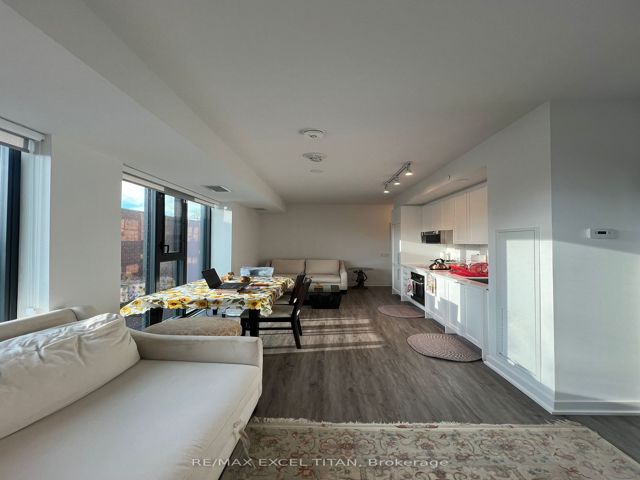 319 - 250 Lawrence Ave W