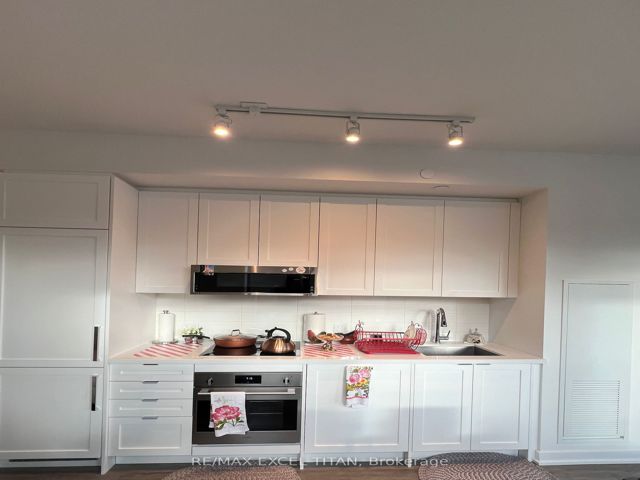319 - 250 Lawrence Ave W