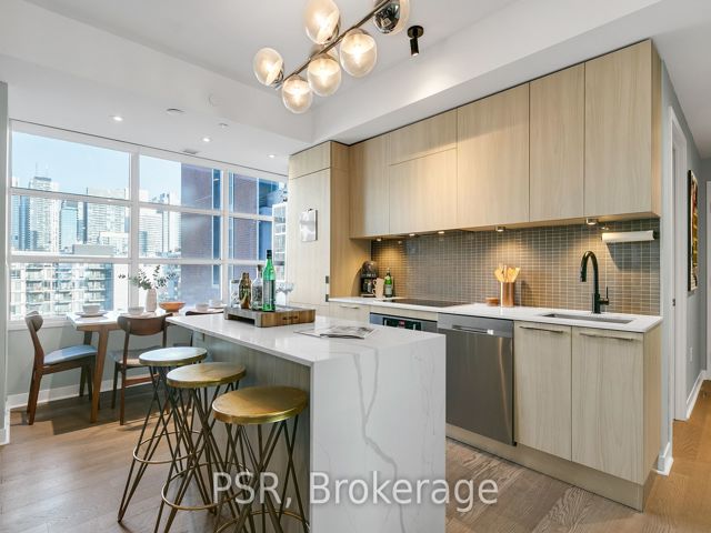 1001 - 501 Adelaide St W